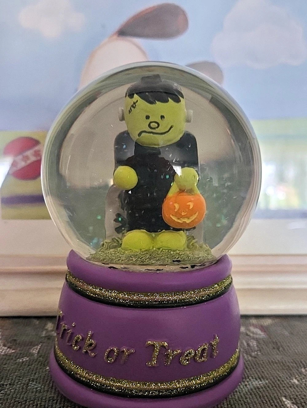 Halloween Trick or Treat Snow Globe